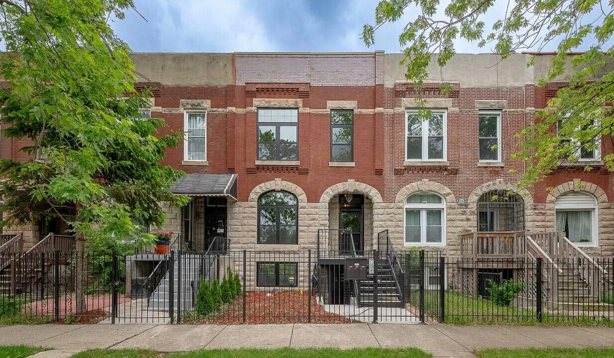3246 W Fulton Blvd in Chicago, IL - Foto de edificio