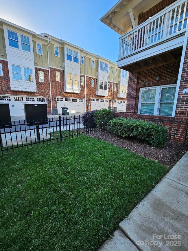 1202 Macomb Pl in Charlotte, NC - Building Photo - Building Photo