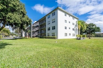 251 SW 132nd Way in Pembroke Pines, FL - Building Photo - Building Photo