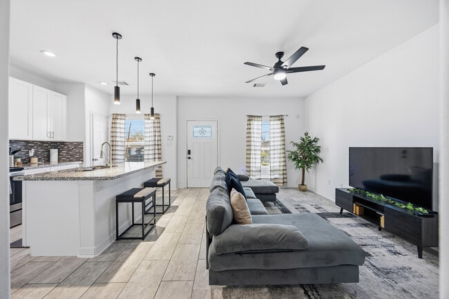 3825 Easy St in Houston, TX - Building Photo - Building Photo