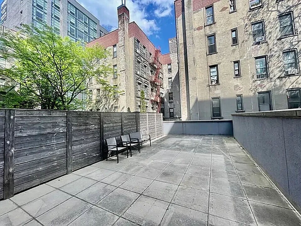 164 Attorney St in New York, NY - Building Photo