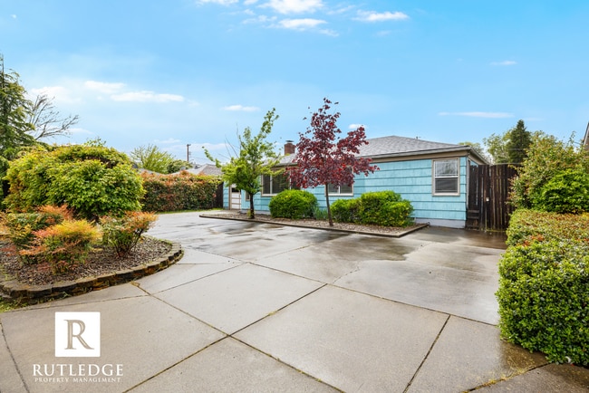 918 Grant Ave in Medford, OR - Building Photo - Building Photo