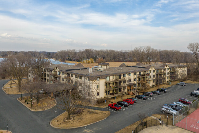 Sunrise Bay Condominiums in Minneapolis, MN - Building Photo - Building Photo