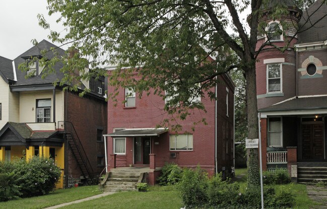 5418 Stanton Ave in Pittsburgh, PA - Foto de edificio - Building Photo