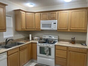 323 Wildwood Way in Belleair, FL - Foto de edificio - Building Photo