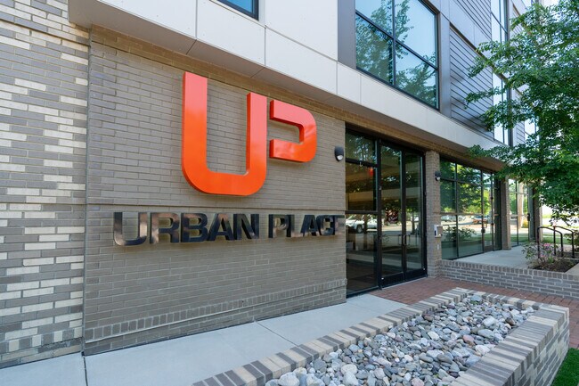 Urban Place in Cary, NC - Foto de edificio - Building Photo
