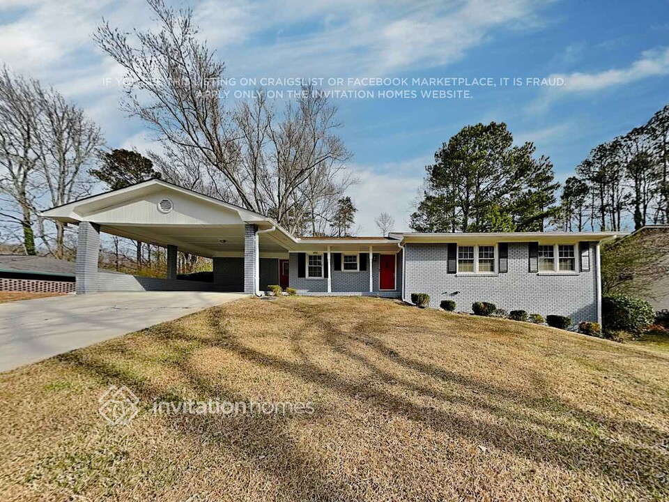 6645 Biscayne Way in Douglasville, GA - Foto de edificio