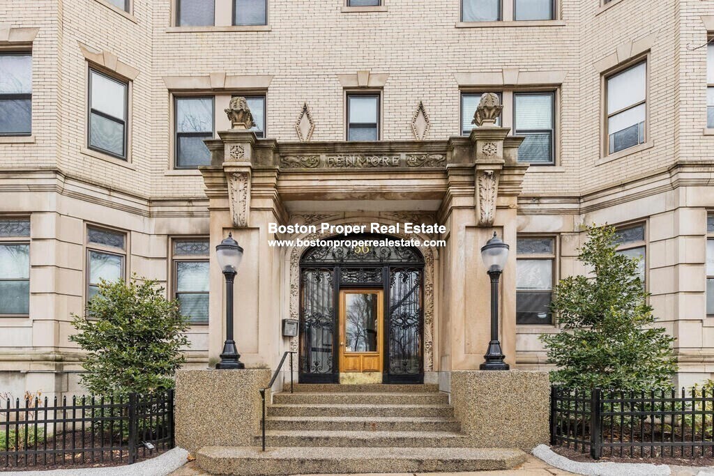 52 Charlesgate E, Unit 167 in Boston, MA - Foto de edificio