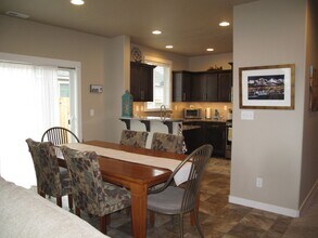 1680 McKinney Butte Rd in Sisters, OR - Building Photo - Building Photo