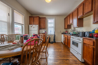 1726 N Arlington Pl in Milwaukee, WI - Building Photo - Interior Photo