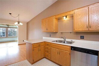 14769 Endicott Way in Apple Valley, MN - Building Photo - Building Photo