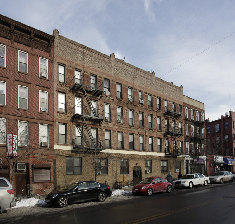 125 Greenpoint Ave in Brooklyn, NY - Foto de edificio