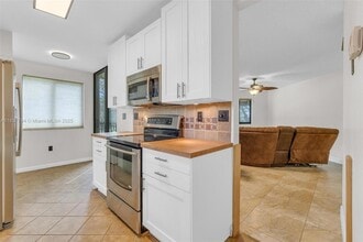 15405 Miami Lakeway N, Unit 209 in Miami Lakes, FL - Building Photo - Building Photo