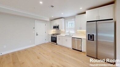 9 Mount Everett St, Unit 4 in Boston, MA - Foto de edificio - Building Photo