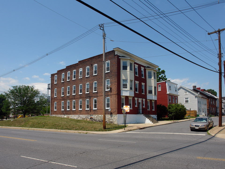 111 Elizabeth St in Hagerstown, MD - Building Photo