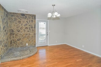 212 Brady Dr in Hazel Green, AL - Foto de edificio - Building Photo