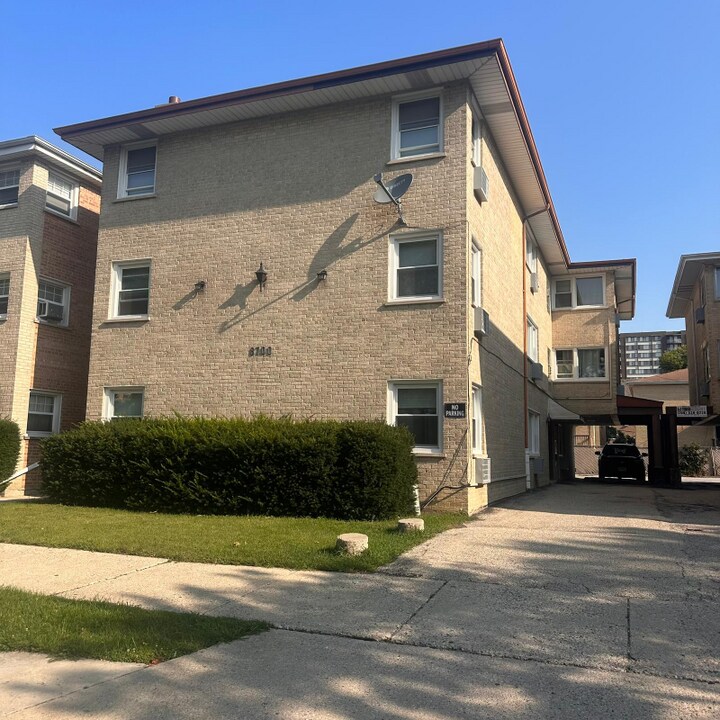 8700 W Summerdale Ave in Chicago, IL - Building Photo