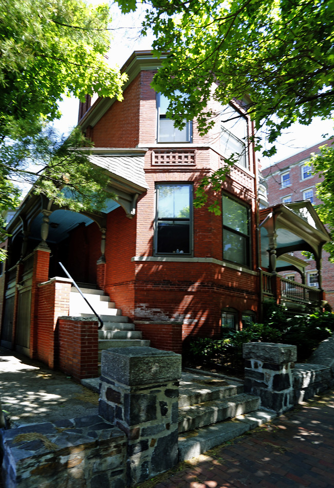 235 State St in Portland, ME - Foto de edificio - Building Photo