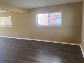 1710 N Travis St in Sherman, TX - Building Photo - Building Photo