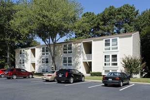 Monarch Crossing in Newport News, VA - Building Photo