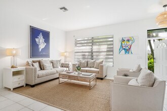 1335 Caribbean Way in Lantana, FL - Building Photo - Building Photo
