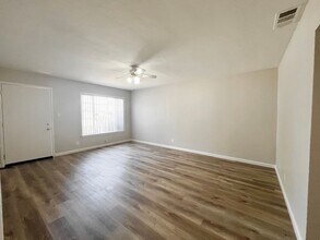 1729-1731 Madrone Ave in West Sacramento, CA - Building Photo - Building Photo