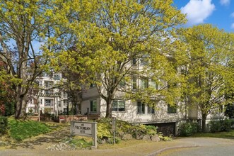 2152 N 112th St in Seattle, WA - Foto de edificio - Building Photo