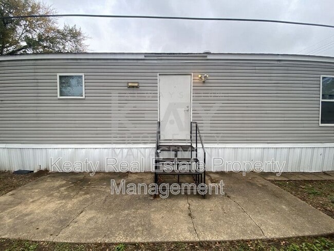 property at 926 S Railroad Ave