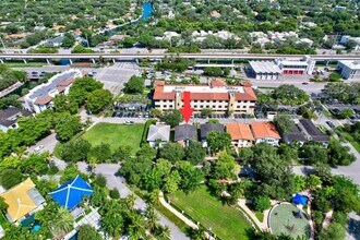 539 Menendez Ave, Unit Upstairs Unit in Coral Gables, FL - Building Photo - Building Photo