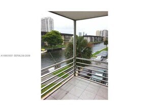 3551 NE 169th St in North Miami Beach, FL - Building Photo - Building Photo