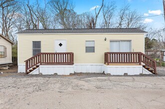 5015 39th St E in Dickinson, TX - Building Photo - Building Photo