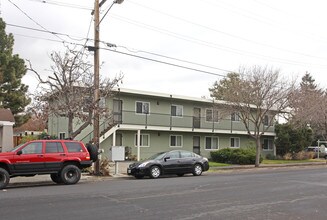 Jefferson Street in Santa Clara, CA - Foto de edificio - Building Photo