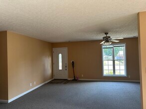 5103 Constance Dr in Louisville, KY - Foto de edificio - Building Photo