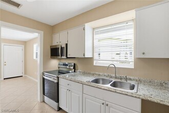 530 92nd Ave N in Naples, FL - Building Photo - Building Photo