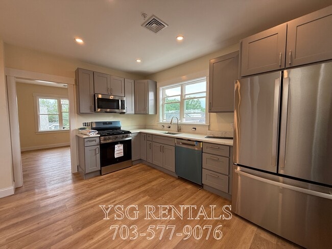 14 Dorr St, Unit #1 in Boston, MA - Building Photo - Building Photo