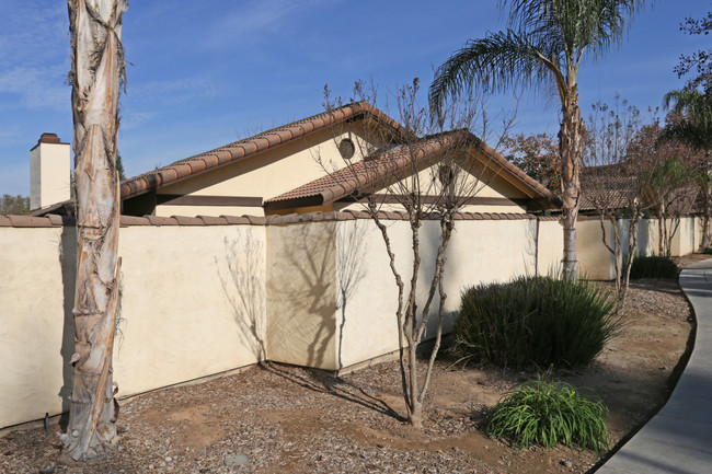 Corona Tierra in Fresno, CA - Foto de edificio - Building Photo