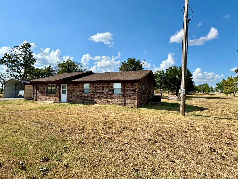 12706 NE Rogers Ln in Lawton, OK - Building Photo