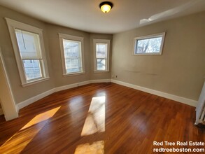 8 Woodside Ave, Unit 1 in Boston, MA - Foto de edificio - Building Photo