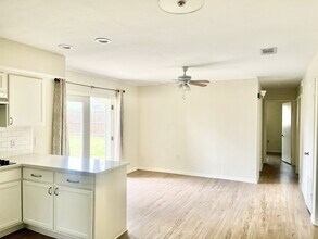 555 Burgin Ave in Baton Rouge, LA - Building Photo - Building Photo