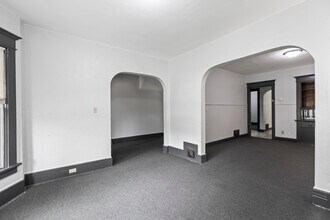 2514 N Oakland Ave, Unit 2514 in Milwaukee, WI - Building Photo - Building Photo