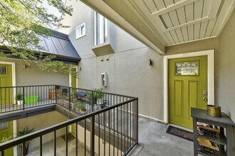 935 La Posada Dr in Austin, TX - Building Photo - Building Photo