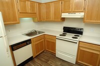 Coach House Apartment & Townhomes in Southfield, MI - Building Photo - Building Photo