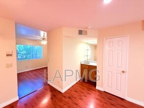 12251 Moorpark St in Los Angeles, CA - Building Photo - Building Photo