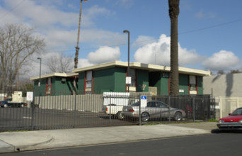 Fremont Palms in Stockton, CA - Building Photo - Building Photo