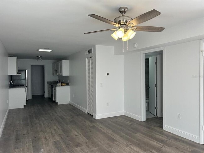 2727 W Oak Ridge Rd in Orlando, FL - Building Photo - Building Photo