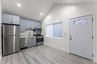 1327 23rd St in Santa Monica, CA - Building Photo - Building Photo