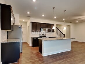 569 Smt Vw Ln in Canton, GA - Building Photo - Building Photo