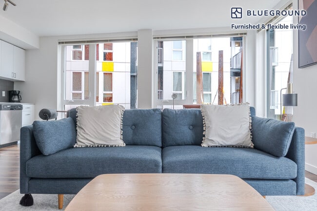 12282 NE 12th Ln in Bellevue, WA - Building Photo - Building Photo