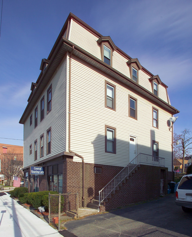 159 Cherry St in Fall River, MA - Foto de edificio - Building Photo