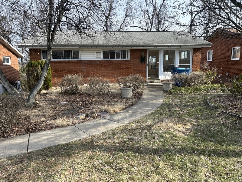 370 Princeton Dr in Pittsburgh, PA - Building Photo